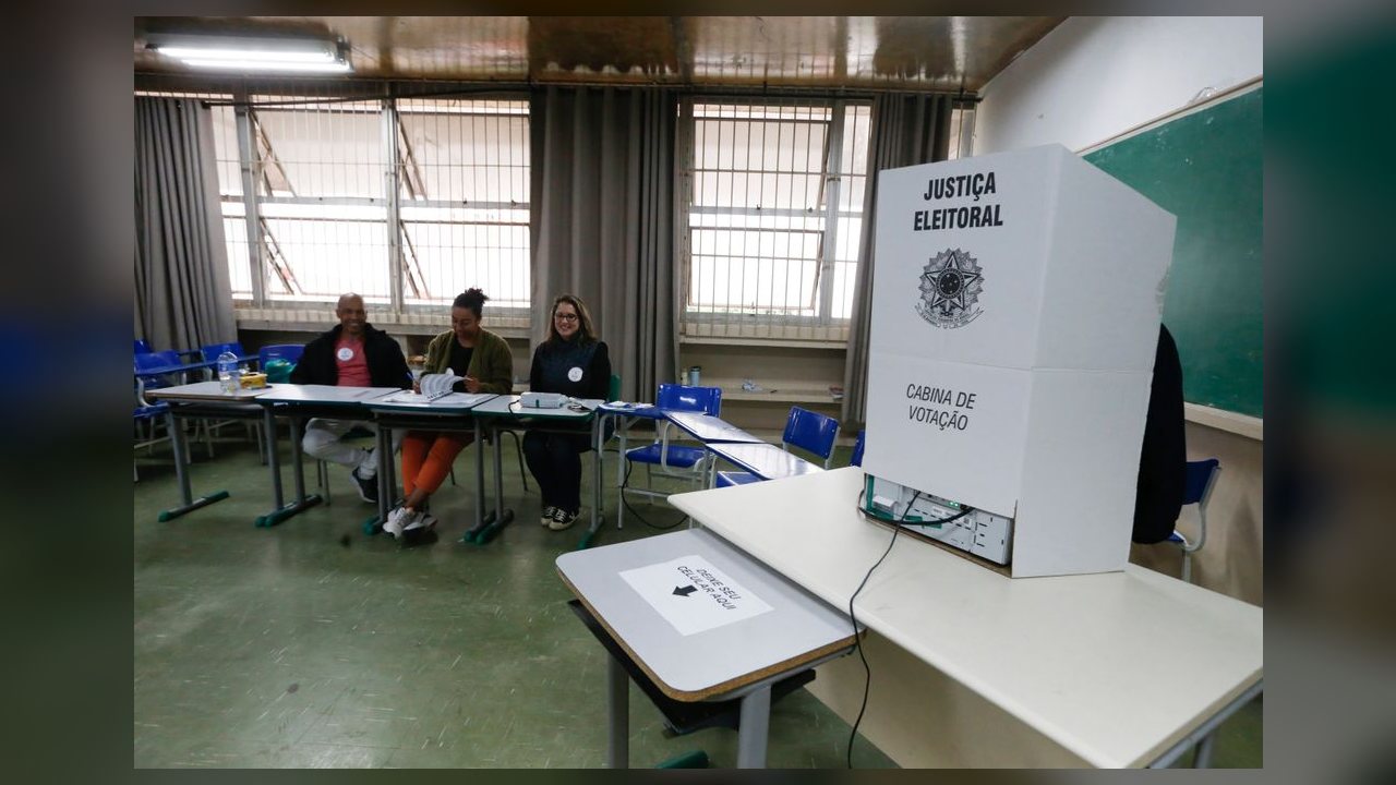 Para votar em outubro de 2026, eleitor deve levar 'colinha' com números dos candidatos, orienta especialista