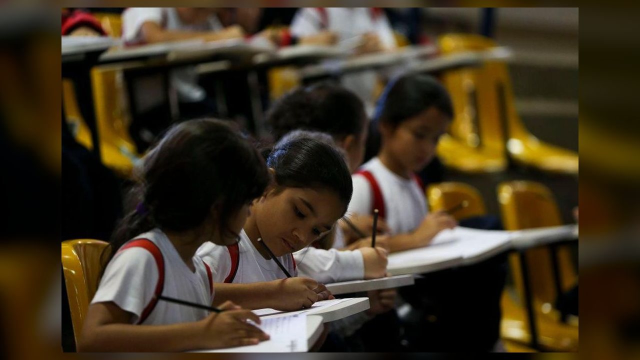 Projeto quer permitir falta escolar sem atestado para alunas com deficiência durante menstruação