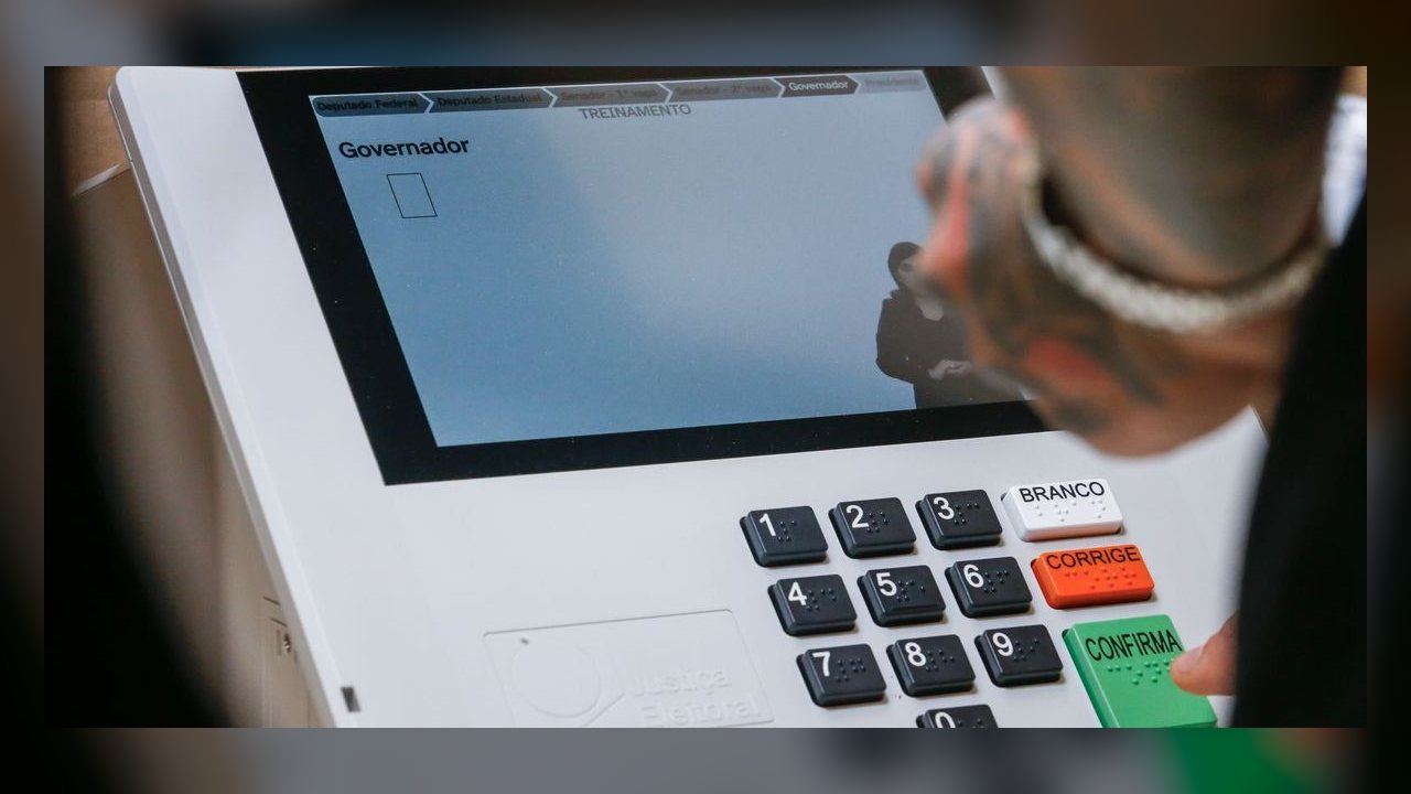 Urna eletrônica chega aos 30 anos e Brasil apura eleições em horas, diz TSE
