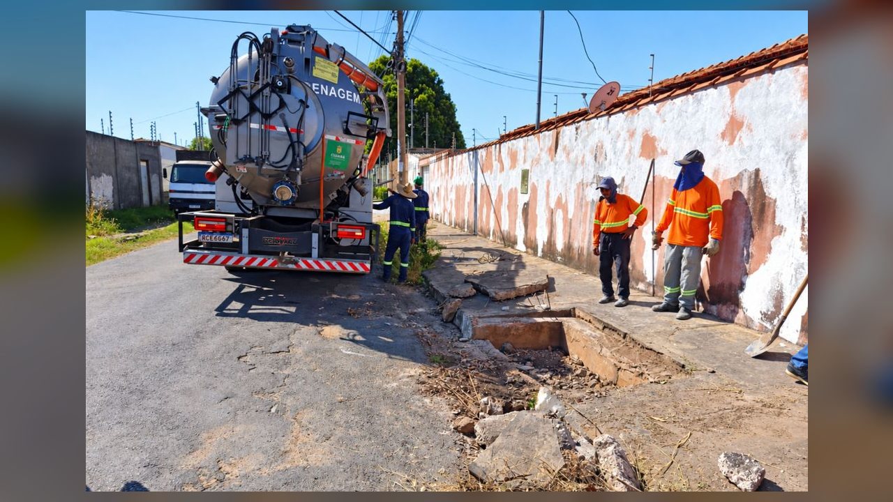 Prefeitura de Cuiabá limpa bocas de lobo em 9 de 13 pontos com risco de alagamento