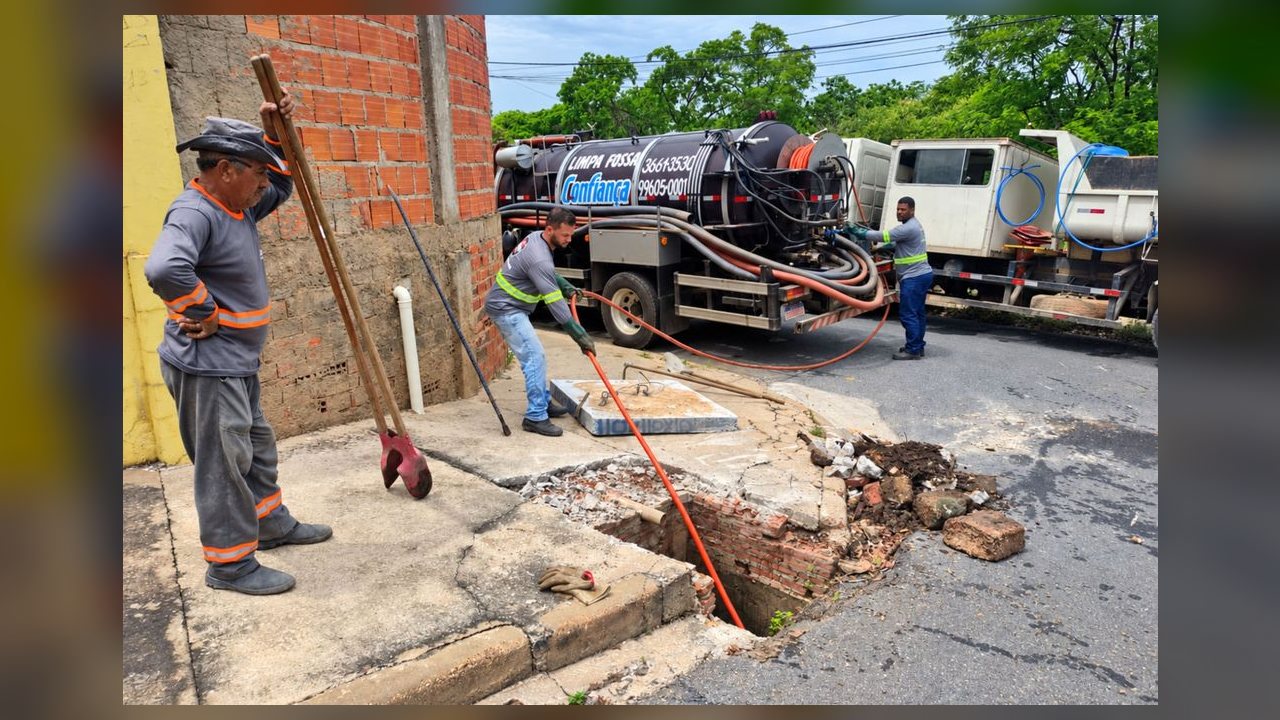 Prefeitura de Cuiabá limpa sete bocas de lobo no bairro Boa Esperança