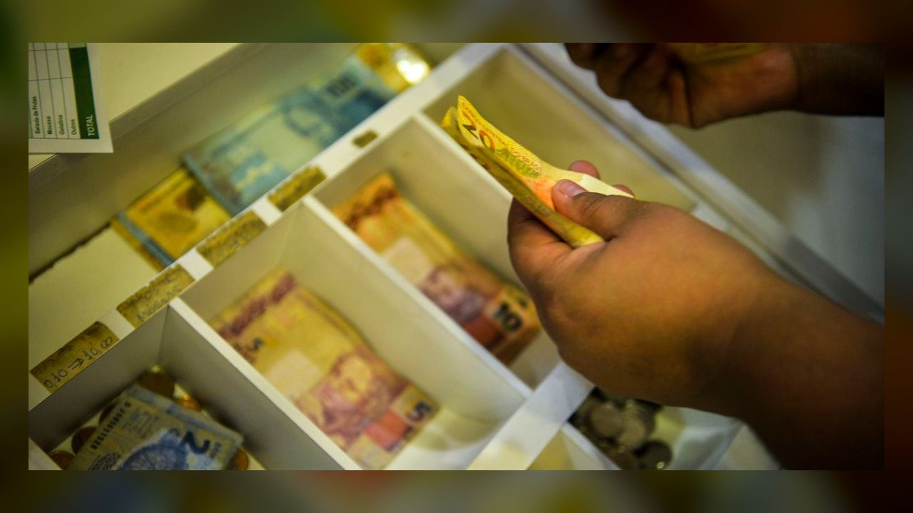 INPC fecha agosto em -0,32% e acumula 3,98% em 12 meses