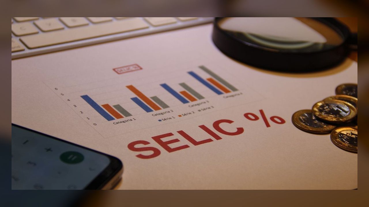 Boletim Focus: mercado corta projeção da Selic para 13,50% ao fim de 2026