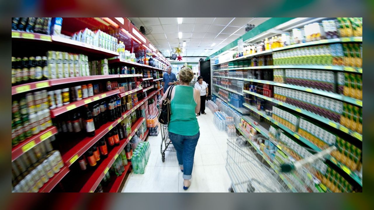 Indústria brasileira recua 0,6% em agosto e acumula perda de 3,1% em quatro meses