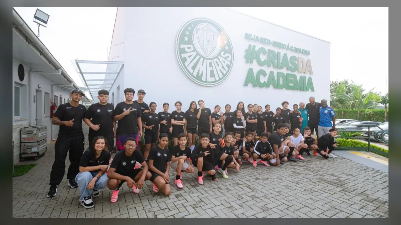 Palmeiras recebe 37 jovens do Instituto JB2 em visita à Academia de Futebol 2