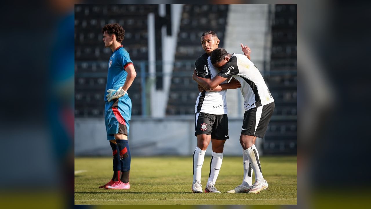 Corinthians goleia Atlético-GO por 8 a 0 e fecha primeira fase do Brasileiro Sub-17 em segundo lugar