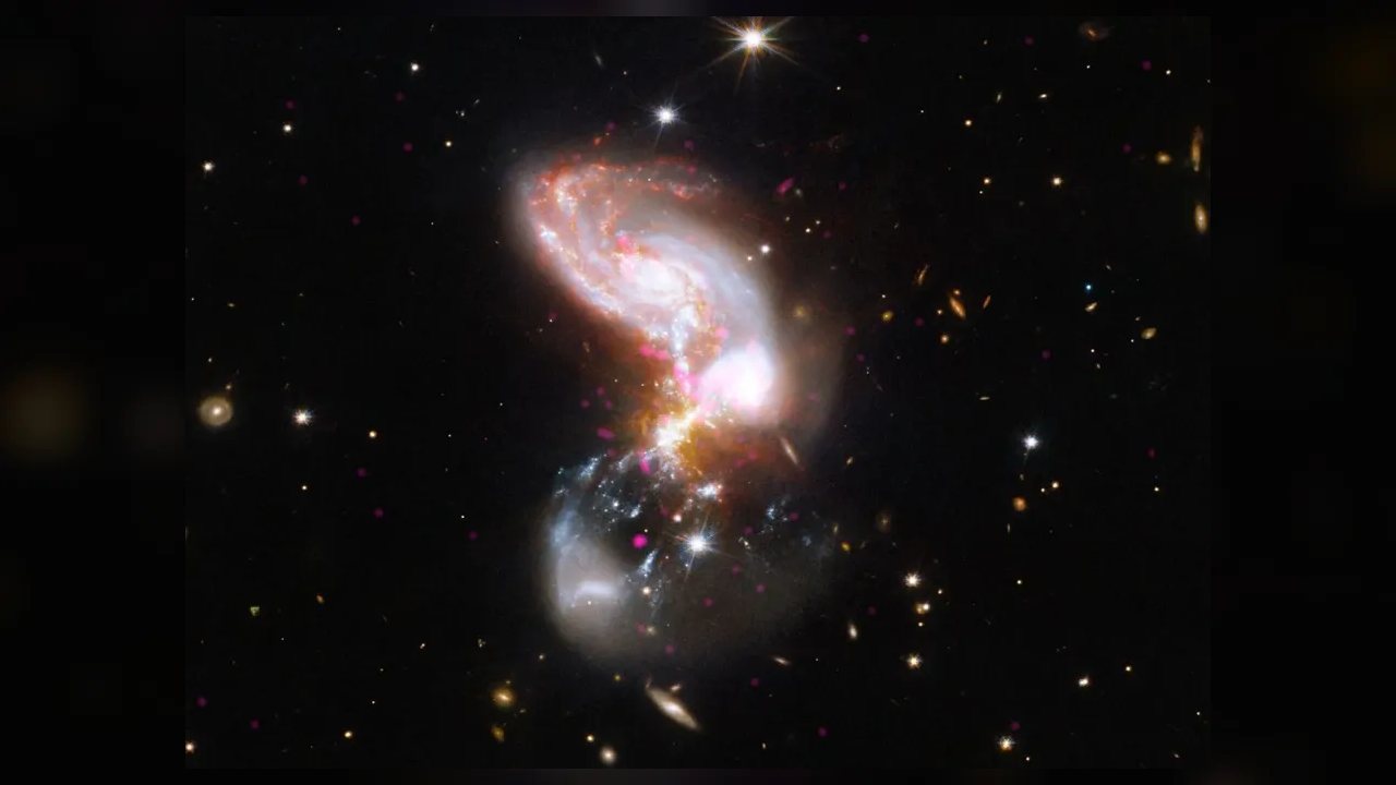 Telescópios da NASA registram colisão entre duas galáxias distantes